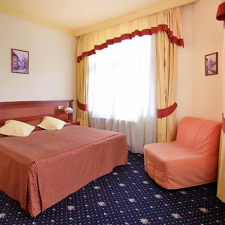 Отель Aramis 4*