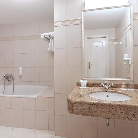 Ξενοδοχείο Aramis 4*